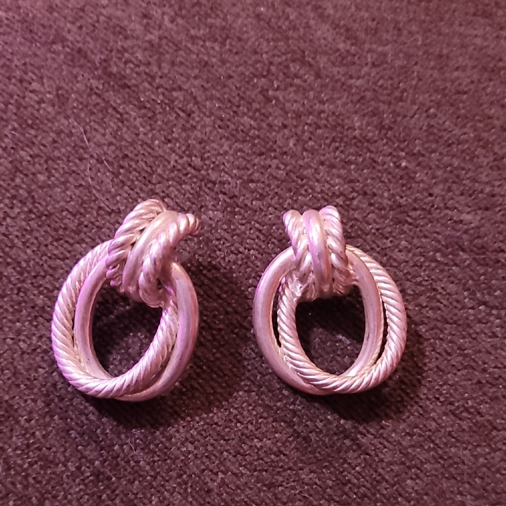 Radiant Gold Hoop Earrings with Intricate Detailing